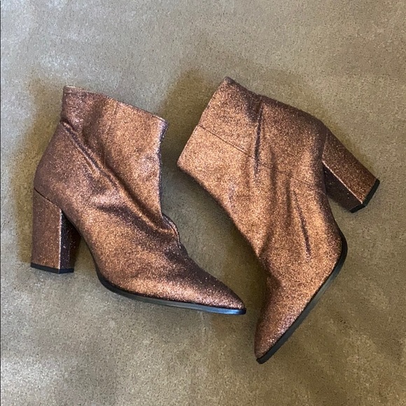 NWOT Renvy booties - Picture 2 of 6